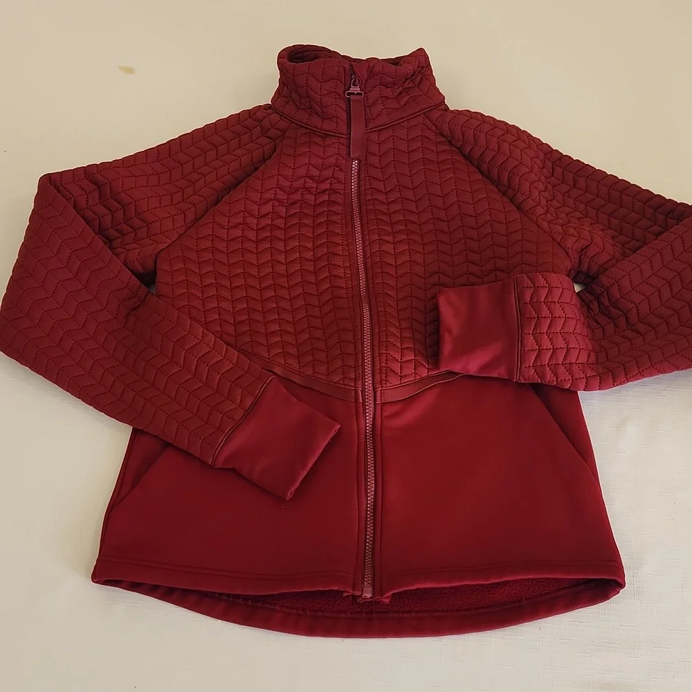 Avia Womems Maroon Quilted Warm Up Cool Down Jacket. Size S (4-6)